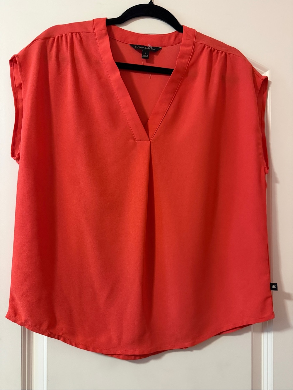 Banana Republic Coral V-Neck Cap Sleeve Blouse